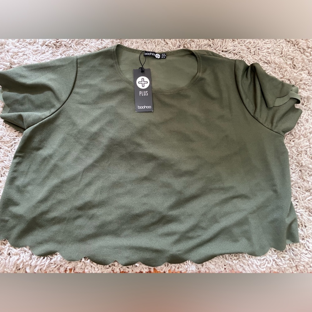 Boohoo plus crop top